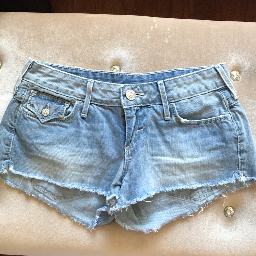 True Religion Cut off jean shorts - Picture 2 of 8